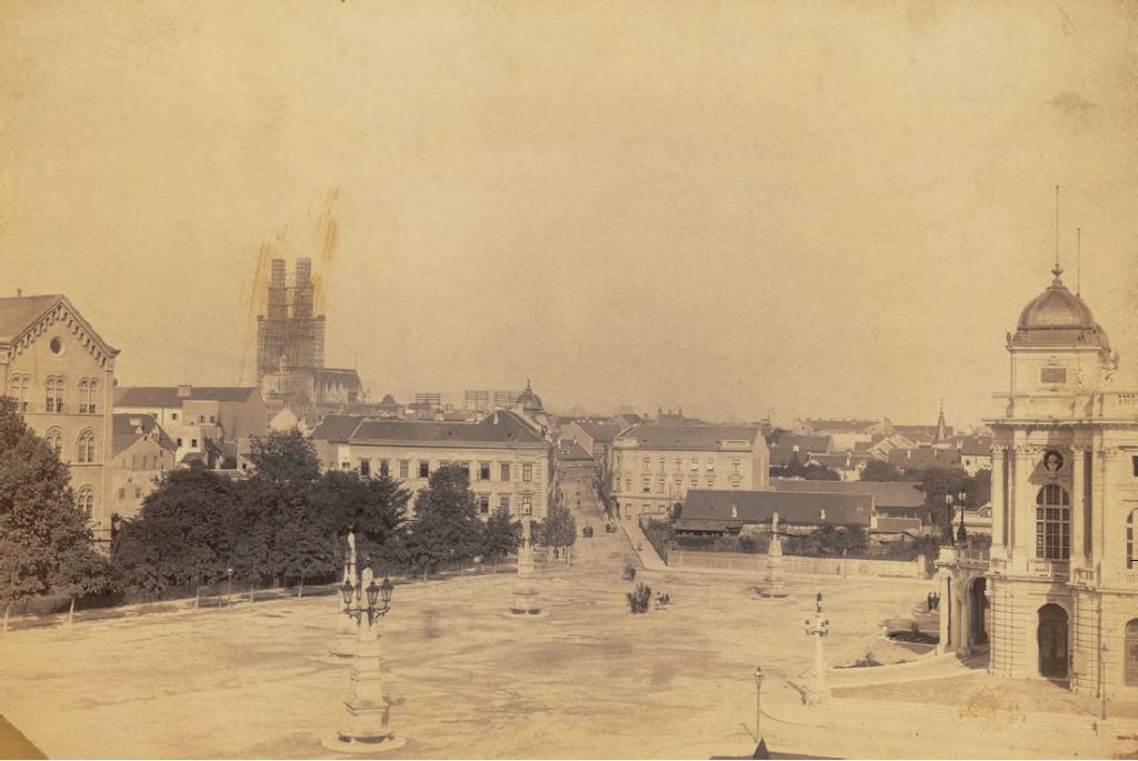 Sveučilišni trg (današnji Trg Republike Hrvatske) 1905. godine